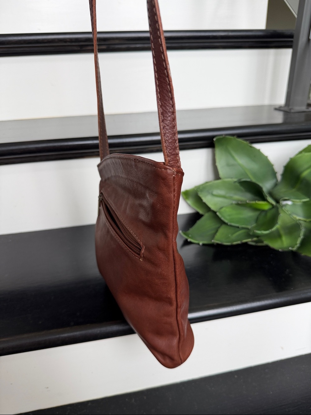Vintage Italian genuine leather crossbody purse brown minimalist shoulder bag - Picture 3 of 9